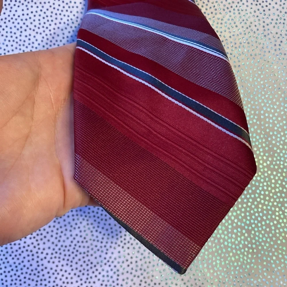 Men’s tie unbranded red black in good condition